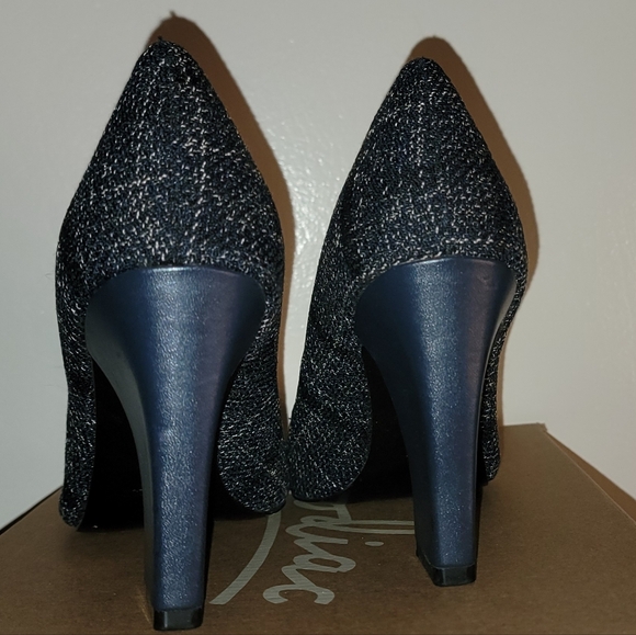 Nine West Pumps 10M Like New exterior* - Picture 8 of 9